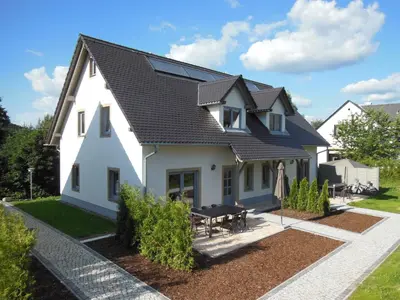 Das Gebäude in dem sich das Ferienhaus befindet