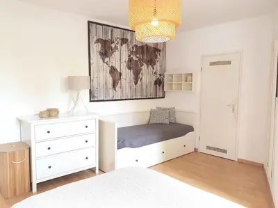 Ein Bett oder Betten in einem Zimmer der Unterkunft Two room Apartment in Dresden Neustadt with balcony