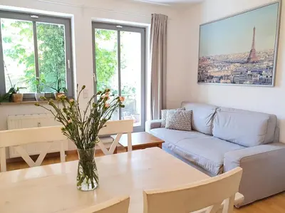 Ein Sitzbereich in der Unterkunft Two room Apartment in Dresden Neustadt with balcony