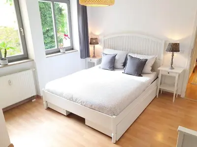 Ein Bett oder Betten in einem Zimmer der Unterkunft Two room Apartment in Dresden Neustadt with balcony