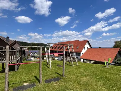 Ein Kinderspielbereich in der Unterkunft Ferienwohnung Kornkammer Bauernhaus Vetter