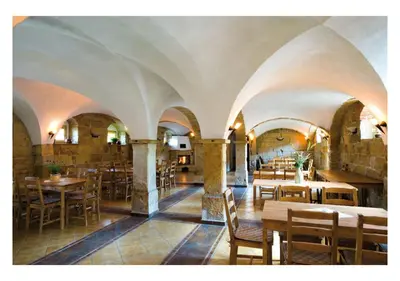 Ein Restaurant oder anderes Speiselokal in der Unterkunft Ferienwohnung Kornkammer Bauernhaus Vetter