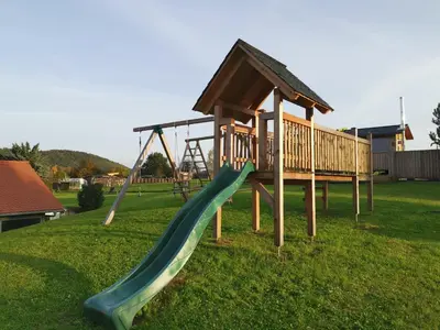 Ein Kinderspielbereich in der Unterkunft Ferienwohnung Heuboden Bauernhaus Vetter