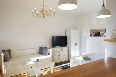 TV/Unterhaltungsangebot in der Unterkunft Cosy Studio, sunny balcony in It-District Neustadt
