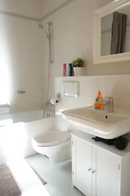 Ein Badezimmer in der Unterkunft Cosy Studio, sunny balcony in It-District Neustadt