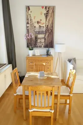 Ein Sitzbereich in der Unterkunft Cosy Studio, sunny balcony in It-District Neustadt