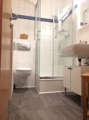Ein Badezimmer in der Unterkunft Studio in It District Neustadt Louisenstraße