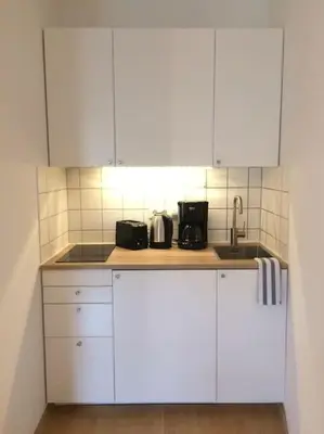 Küche/Küchenzeile in der Unterkunft Studio in It District Neustadt Louisenstraße