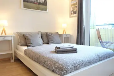 Ein Bett oder Betten in einem Zimmer der Unterkunft Studio in Dresden Neustadt balcony and parking
