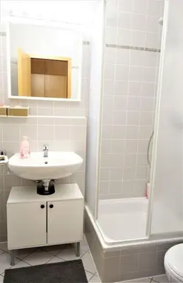 Ein Badezimmer in der Unterkunft Studio in Dresden Neustadt balcony and parking