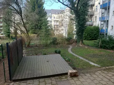 Ein Garten an der Unterkunft Chemnitz Kassberg Apartments in ruhiger Lage für Wochen oder Monatsaufenthalte