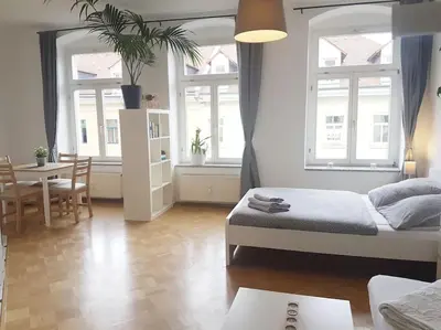 Ein Bett oder Betten in einem Zimmer der Unterkunft Studio in Dresden Neustadt Louisenstraße