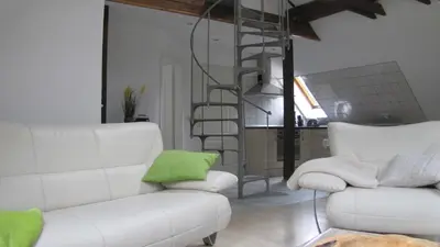 Ein Sitzbereich in der Unterkunft Ferienwohnung im Grünen von Dresden