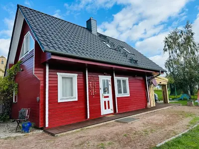 Das Gebäude in dem sich das Ferienhaus befindet