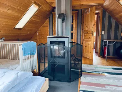 Ein Bett oder Betten in einem Zimmer der Unterkunft VillaHarmony wartet auf Familien mit Hund!