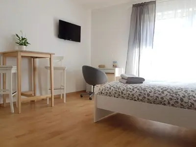 Ein Bett oder Betten in einem Zimmer der Unterkunft Studio Dresden Neustadt & parking