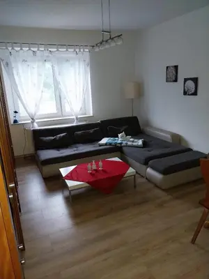 Ein Sitzbereich in der Unterkunft Ferienwohnung Einsiedel