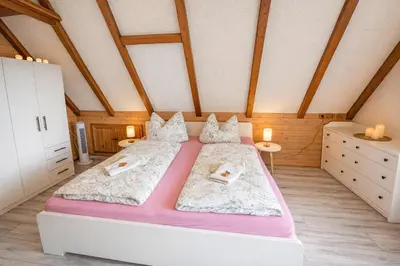 Ein Bett oder Betten in einem Zimmer der Unterkunft B8 Urlaubsmagie Bergsteigerwohnung mit Balkon mit Aussicht aufs Elbsandsteingebirge