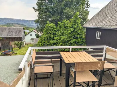 Ein allgemeiner Bergblick oder ein Berglick von der Ferienwohnung aus