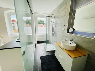 Ein Badezimmer in der Unterkunft Zentrale moderne Unterkunft mitten in Meissen No 2