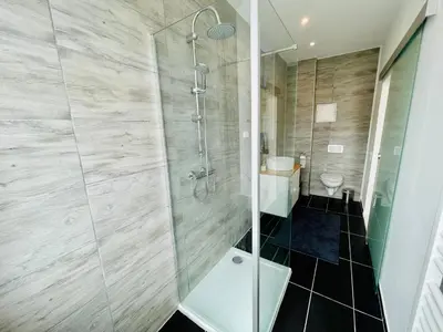 Ein Badezimmer in der Unterkunft Zentrale moderne Unterkunft mitten in Meissen No 2