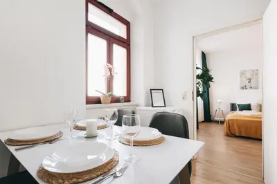 Ein Sitzbereich in der Unterkunft Homely Apartments Parken Wlan Küche Altstadt-SBahn-DD, Elbufer