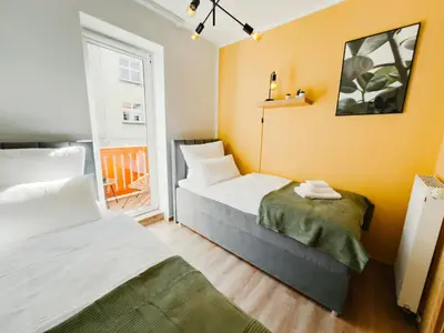 Ein Bett oder Betten in einem Zimmer der Unterkunft Modernes Apartment mit Balkon und Stellplatz