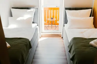 Ein Bett oder Betten in einem Zimmer der Unterkunft Modernes Apartment mit Balkon und Stellplatz