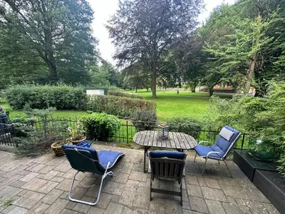 Ein Garten an der Unterkunft Am Springbrunnen