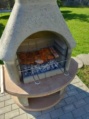 Ein für Gäste verfügbarer Grill in der Ferienwohnung