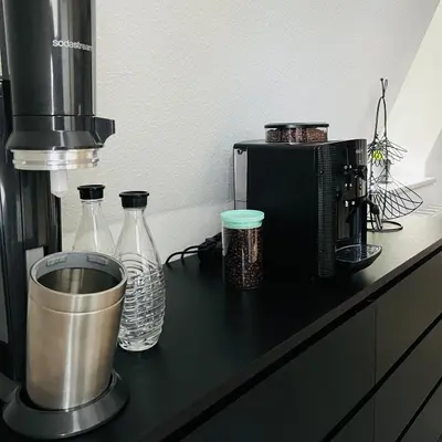 Kaffee-/Teezubehör in der Unterkunft Modernes Cityapartment nähe Schloss Pillnitz