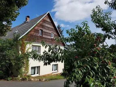 Das Gebäude in dem sich die Ferienwohnung befindet
