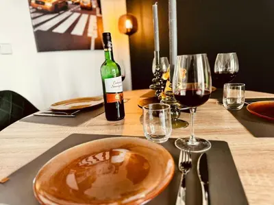 Getränke in der Unterkunft KMHosting Zentrum Luxe Apartment Balkon