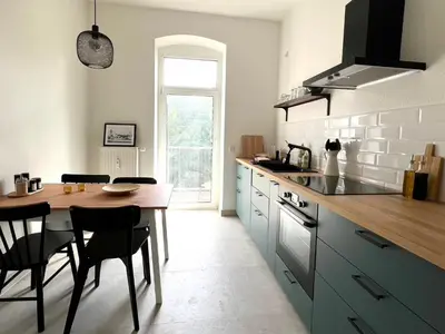 Küche/Küchenzeile in der Unterkunft Atelier Noé ROSÉ- Kunstvoll Wohnen - Wunderbares Frühstück möglich - Ruhig und nah am Zentrum -
