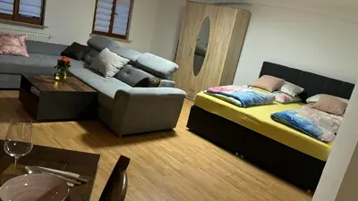 Ein Sitzbereich in der Unterkunft Pension Arthur