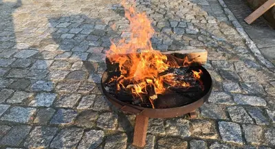 Ein für Gäste verfügbarer Grill in der Ferienwohnung