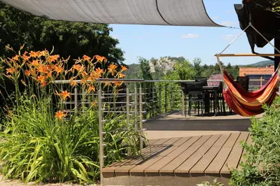 Ein Garten an der Unterkunft Ferienhaus Kraxlhütte Waltersdorf