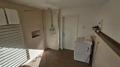Ein Badezimmer in der Unterkunft Sehr schönes und großes Haus in Dresden - www ghvn de - Partys sind nicht gestattet