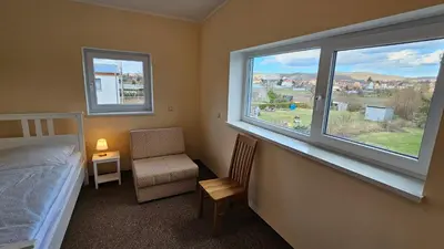 Ein Bett oder Betten in einem Zimmer der Unterkunft Sehr schönes und großes Haus in Dresden - www ghvn de - Partys sind nicht gestattet