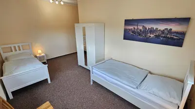 Ein Bett oder Betten in einem Zimmer der Unterkunft Sehr schönes und großes Haus in Dresden - www ghvn de - Partys sind nicht gestattet