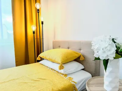 Ein Bett oder Betten in einem Zimmer der Unterkunft NewCityHome - Chemnitz - 3 Zi - Comfort Apartment Frida - Central
