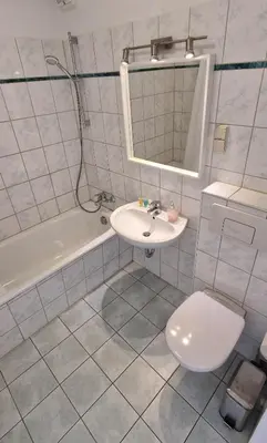 Ein Badezimmer in der Unterkunft 2 Bedroom Cityview Apartment PS5-QLED TV-Parking