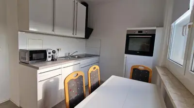 Küche/Küchenzeile in der Unterkunft 2 Bedroom Cityview Apartment PS5-QLED TV-Parking
