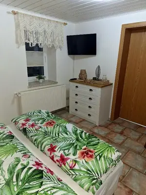 Ein Bett oder Betten in einem Zimmer der Unterkunft Gemütliche Ferienwohnung bis 5 Personen nahe Seiffen mit Garten,Grill und Kachelofen
