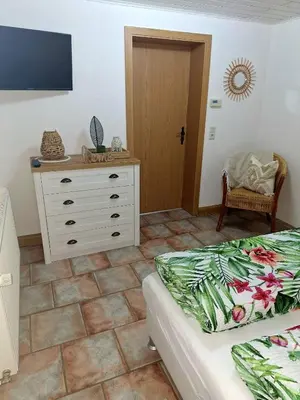Ein Bett oder Betten in einem Zimmer der Unterkunft Gemütliche Ferienwohnung bis 5 Personen nahe Seiffen mit Garten,Grill und Kachelofen