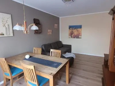 Ein Sitzbereich in der Unterkunft Ferienwohnung am Golfplatz