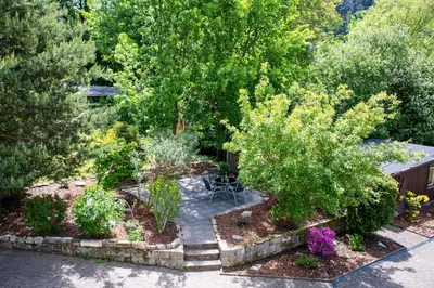 Ein Garten an der Unterkunft Haus Wettin