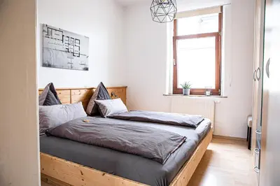 Ein Bett oder Betten in einem Zimmer der Unterkunft Haus Felix Radebeul Spitzhausblick 1 OG