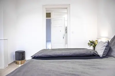 Ein Bett oder Betten in einem Zimmer der Unterkunft Haus Felix Radebeul Weinbergblick DG