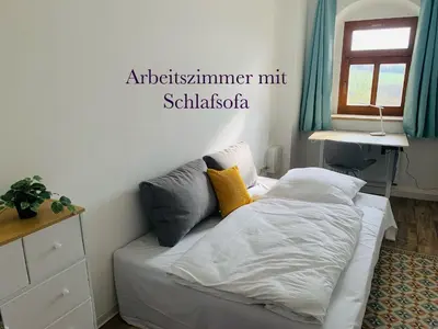 Ein Bett oder Betten in einem Zimmer der Unterkunft Am Schloss Wolkenstein, 86m2, 3BR, Babybett, Office